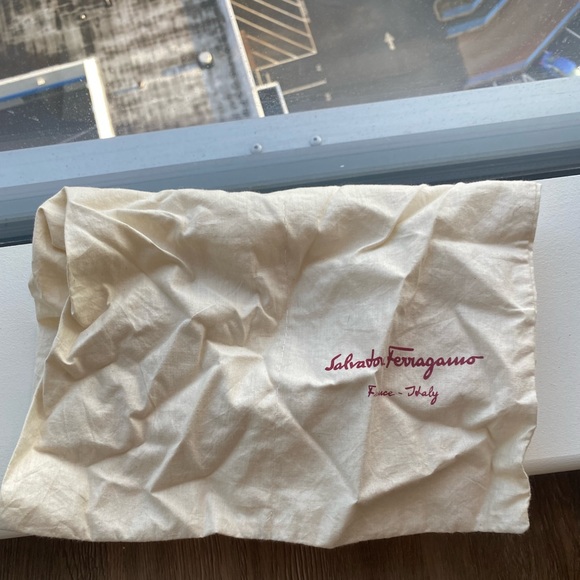 FERRAGAMO women’s low heeled pump bow! - Picture 5 of 5